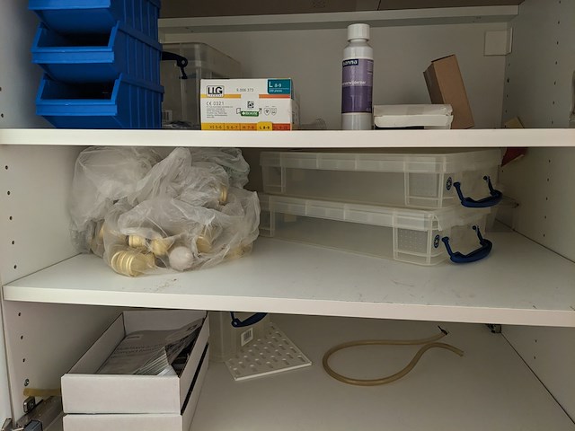 Inhoud laboratorium meubel - afbeelding 12 van  15