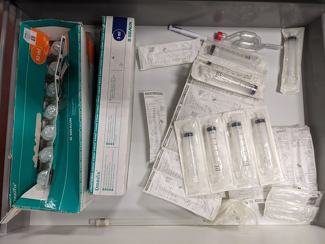 Inhoud laboratorium meubel - afbeelding 13 van  15