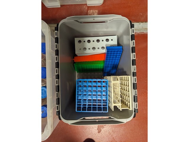 Inhoud laboratorium schuifkast - afbeelding 7 van  17