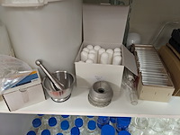 Inhoud laboratorium schuifkast - afbeelding 15 van  17