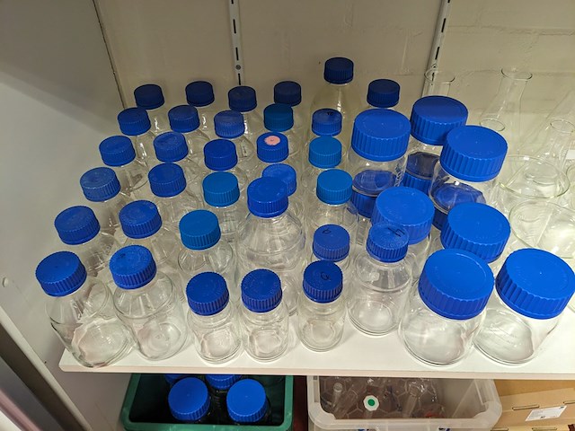 Inhoud laboratorium schuifkast - afbeelding 16 van  17