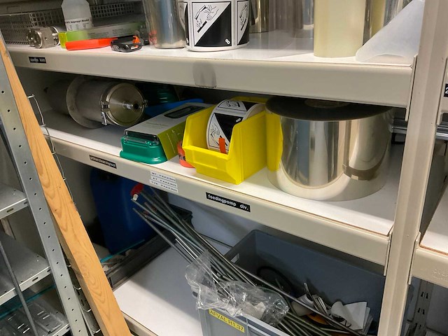 Inhoud magazijn met stelling - afbeelding 2 van  27