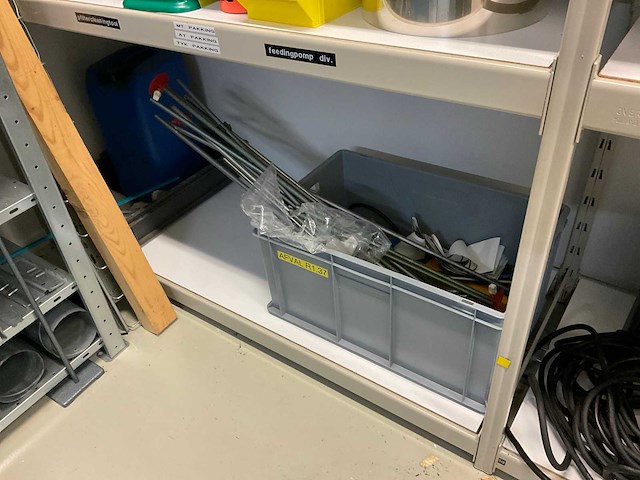 Inhoud magazijn met stelling - afbeelding 3 van  27