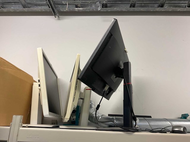 Inhoud magazijn met stelling - afbeelding 20 van  27