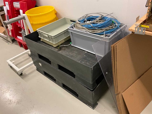 Inhoud magazijn met stelling - afbeelding 12 van  27