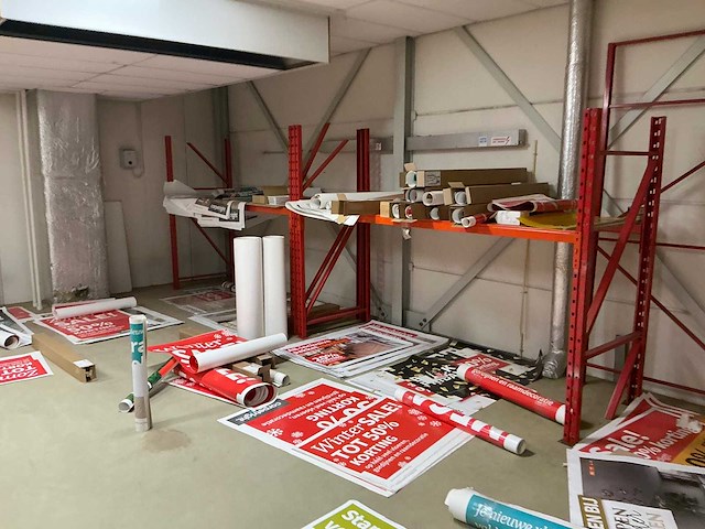 Inhoud magazijn - afbeelding 2 van  12