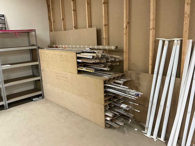 Inhoud magazijn - afbeelding 10 van  12