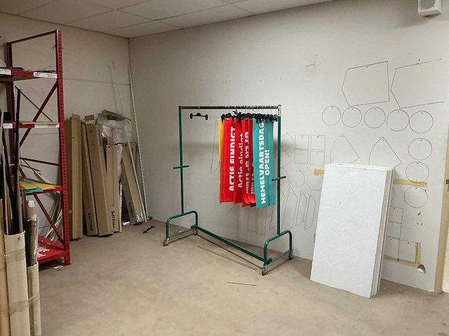 Inhoud magazijn - afbeelding 12 van  12