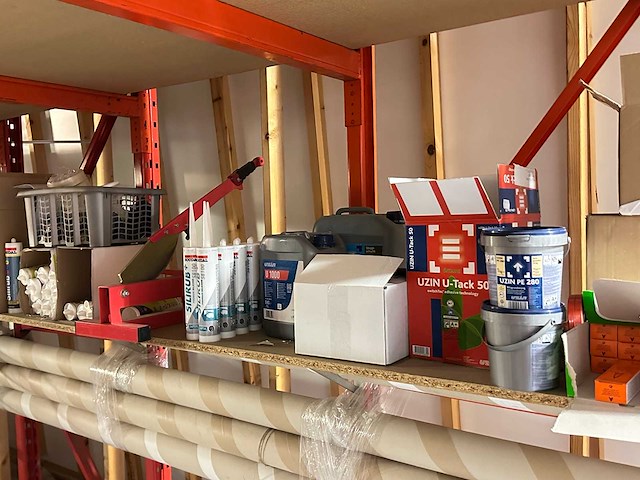 Inhoud magazijn - afbeelding 1 van  13