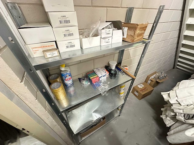 Inhoud magazijn - afbeelding 8 van  10