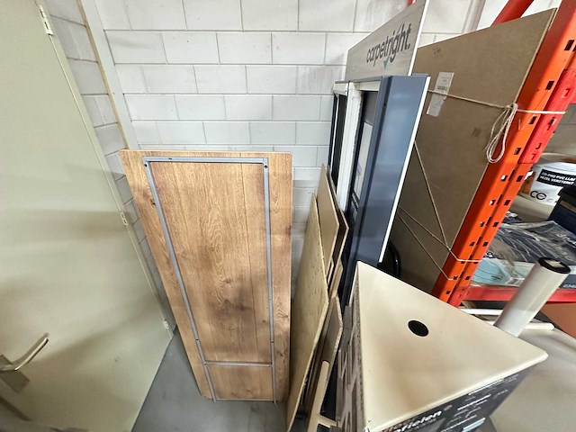 Inhoud magazijn - afbeelding 10 van  10