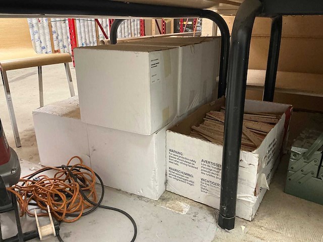 Inhoud magazijn - afbeelding 6 van  9