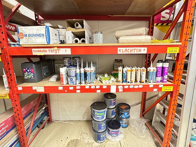 Inhoud magazijn - afbeelding 1 van  8