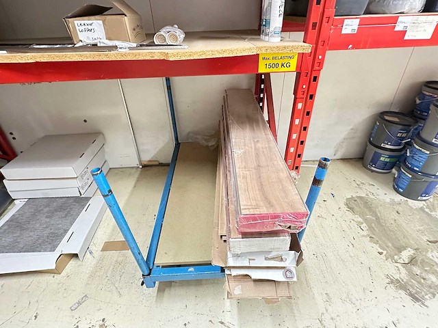 Inhoud magazijn - afbeelding 2 van  8