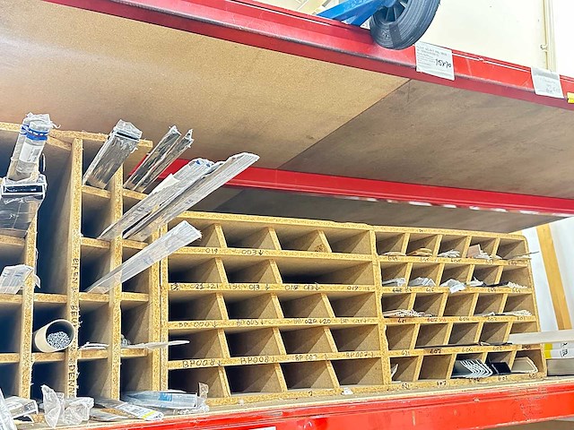 Inhoud magazijn - afbeelding 5 van  10