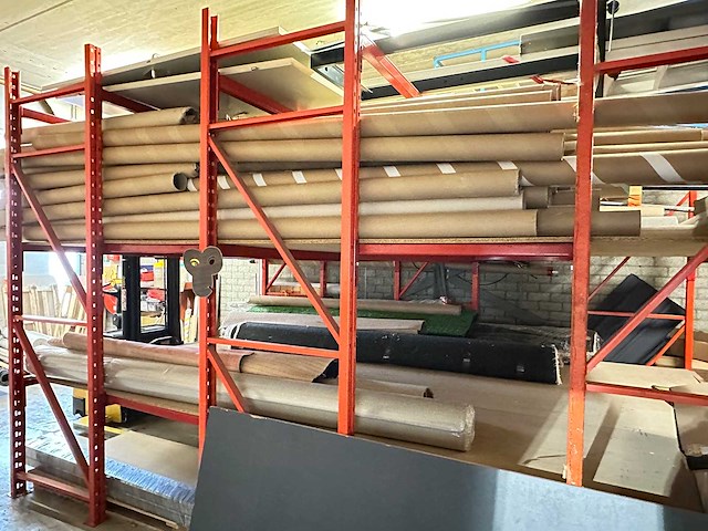 Inhoud magazijn - afbeelding 1 van  15