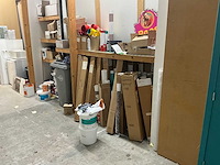 Inhoud magazijn - afbeelding 2 van  7