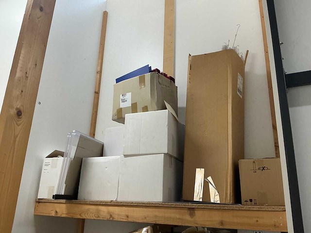 Inhoud magazijn - afbeelding 4 van  7