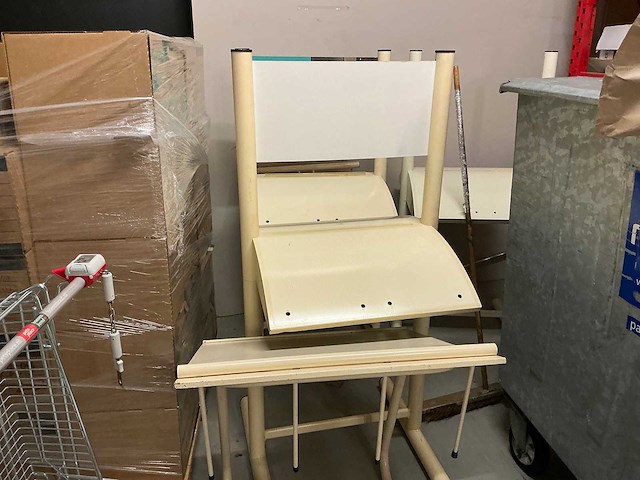 Inhoud magazijn - afbeelding 4 van  17