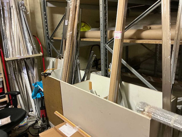 Inhoud magazijn - afbeelding 11 van  17