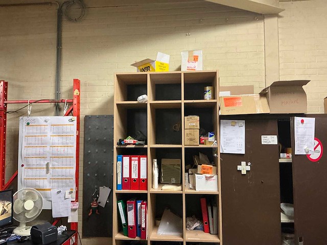 Inhoud magazijn - afbeelding 15 van  17