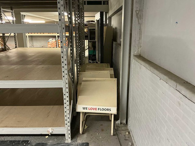 Inhoud magazijn - afbeelding 2 van  19