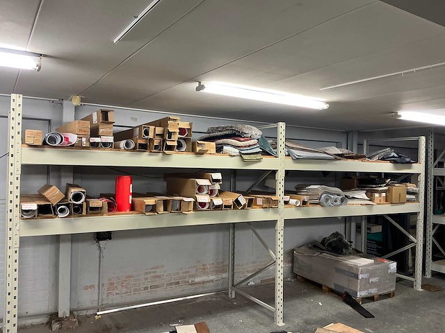 Inhoud magazijn - afbeelding 1 van  19