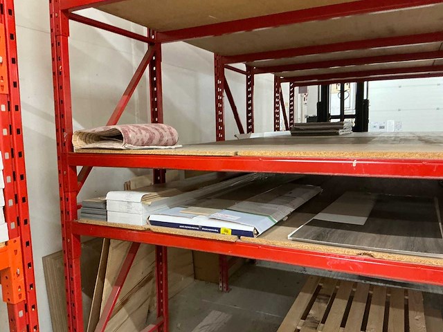 Inhoud magazijn - afbeelding 8 van  14