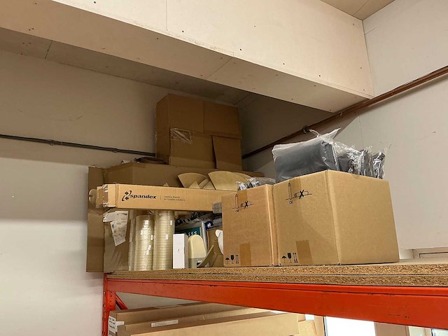 Inhoud magazijn - afbeelding 2 van  17