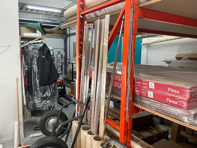 Inhoud magazijn - afbeelding 4 van  17