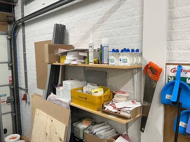 Inhoud magazijn - afbeelding 8 van  17