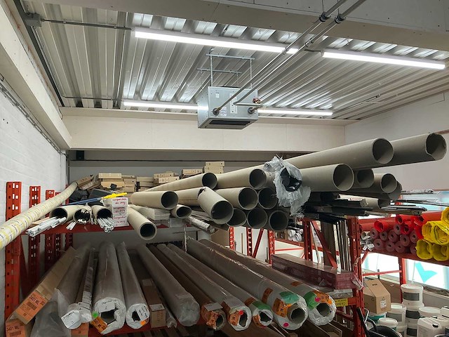 Inhoud magazijn - afbeelding 1 van  17