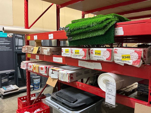 Inhoud magazijn - afbeelding 1 van  8