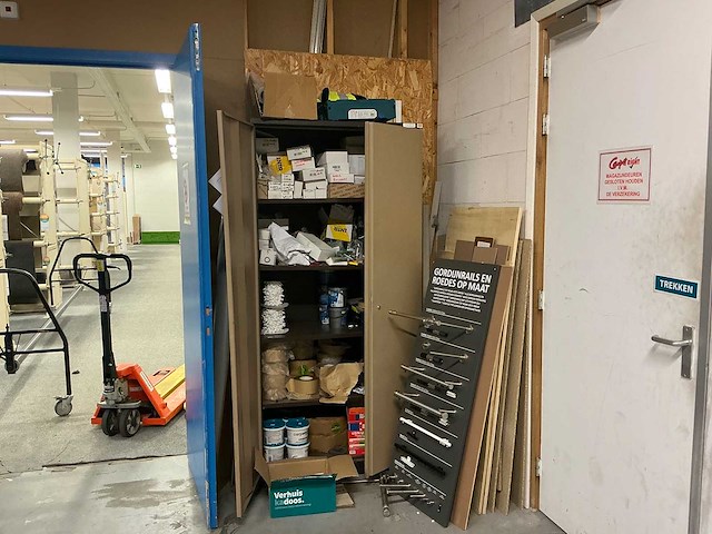 Inhoud magazijn - afbeelding 11 van  12