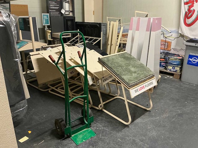 Inhoud magazijn - afbeelding 1 van  9