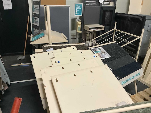 Inhoud magazijn - afbeelding 2 van  9