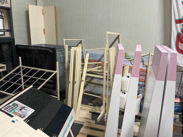 Inhoud magazijn - afbeelding 3 van  9