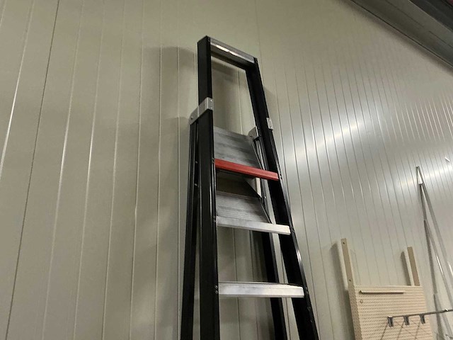 Inhoud magazijn - afbeelding 7 van  9