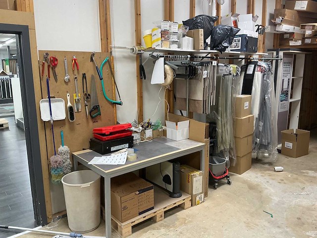 Inhoud magazijn - afbeelding 2 van  8