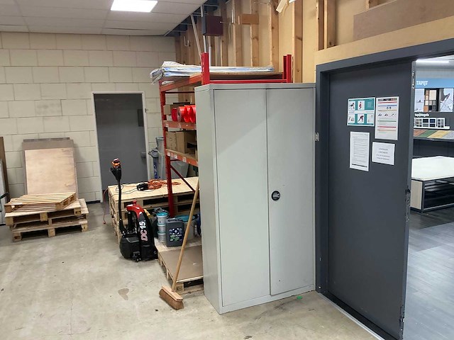 Inhoud magazijn - afbeelding 6 van  8