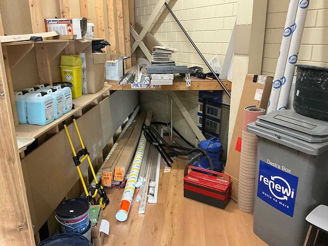 Inhoud magazijn - afbeelding 1 van  7