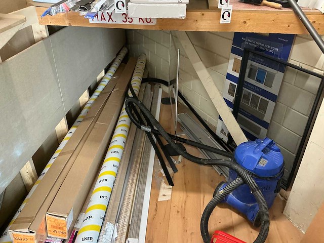 Inhoud magazijn - afbeelding 7 van  7