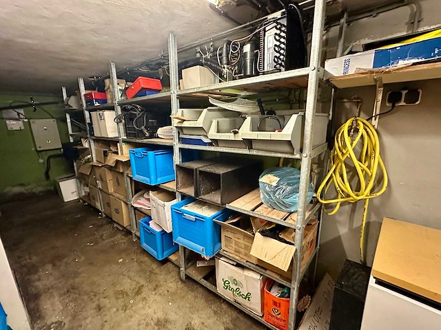 Inhoud magazijn - afbeelding 1 van  9