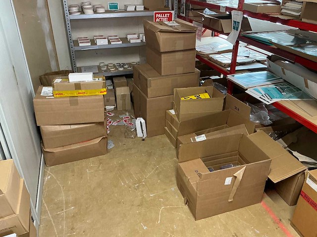 Inhoud magazijn - afbeelding 2 van  18