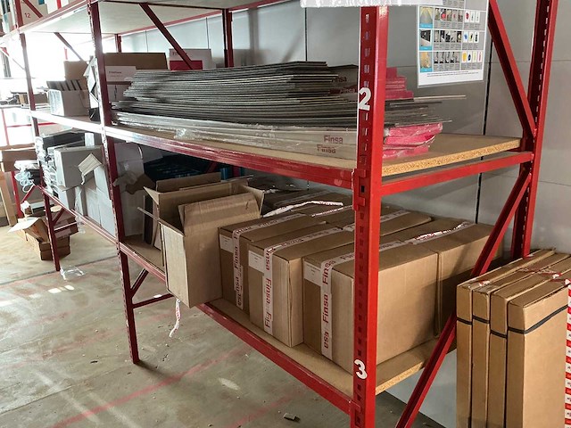 Inhoud magazijn - afbeelding 6 van  18