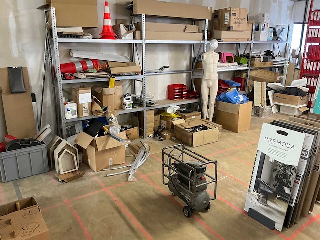 Inhoud magazijn - afbeelding 1 van  18