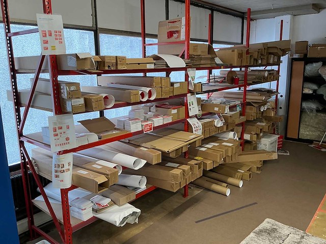 Inhoud magazijn - afbeelding 13 van  18