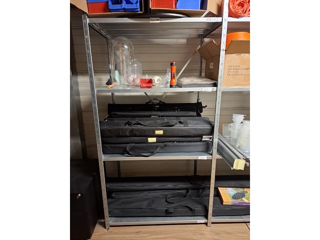 Inhoud magazijn - afbeelding 8 van  51