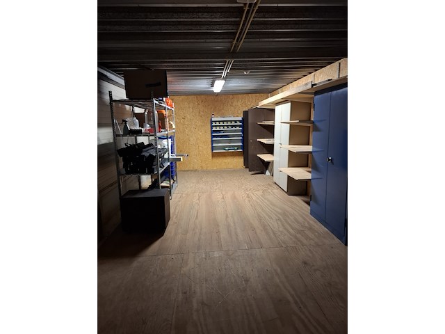 Inhoud magazijn - afbeelding 12 van  51