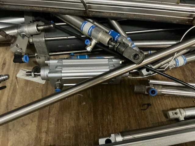 Inhoud magazijn - afbeelding 14 van  40